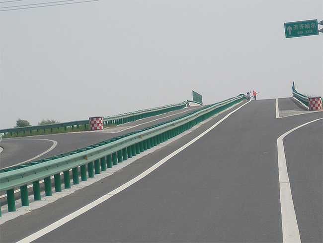 日喀则高速公路护栏的材质与规格